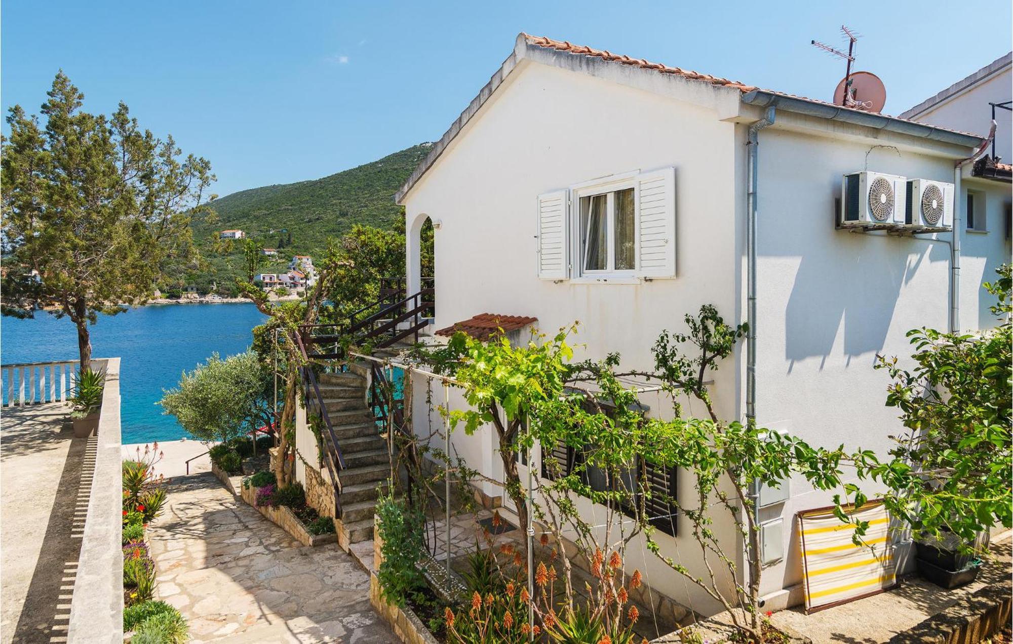 Awesome In Zastrazisce With Kitchen Holiday home Selca kod Bogomolja